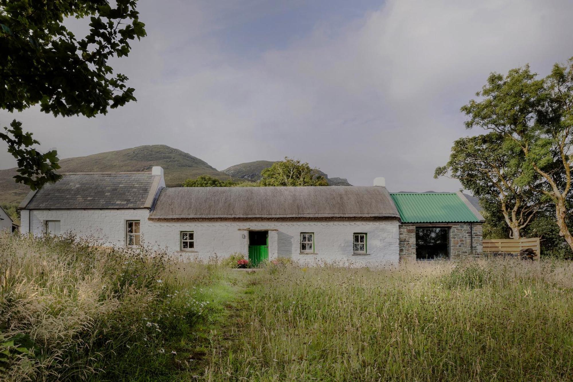 Secluded Thatched Cottage, Near Beaches & Hill Walking Rashenny Exterior foto